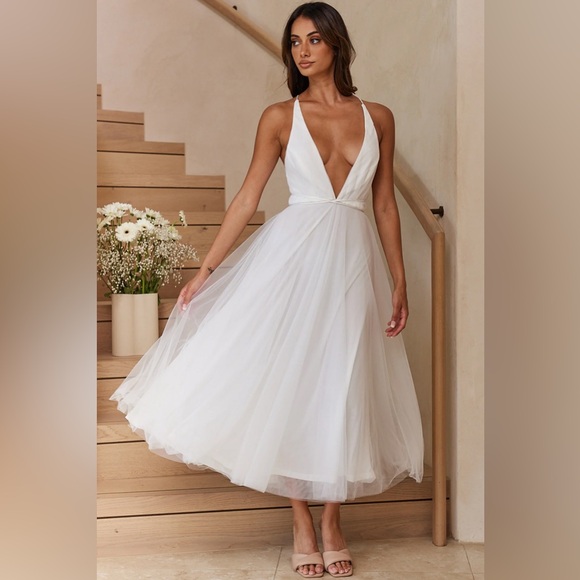 Selfie Leslie NWT
Floating By Plunging Neckline Mesh Overlay Midi Dress - Picture 5 of 6